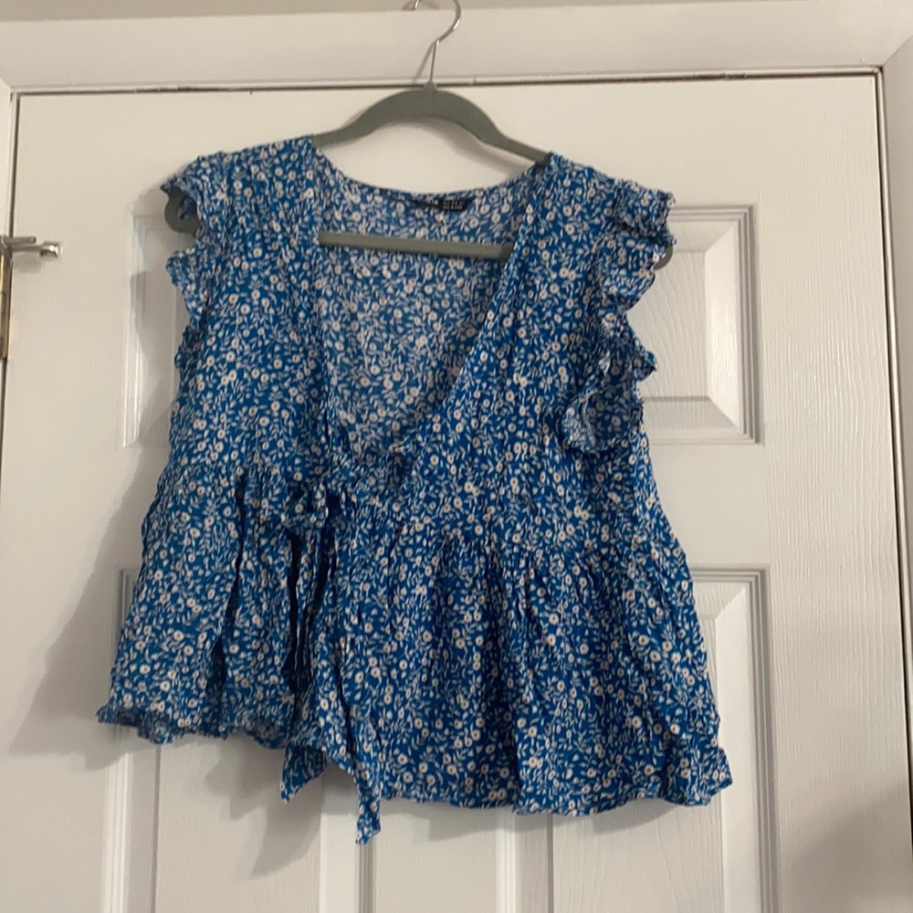 Ruffle sleeves top